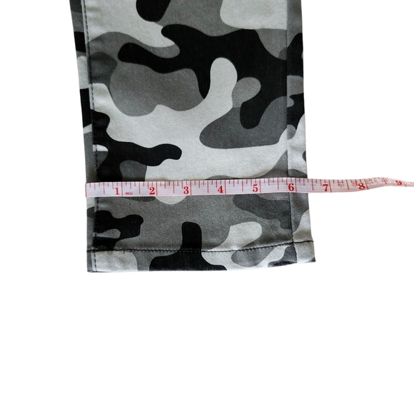 Camouflage Slim Taper Fit Jeans - Picture 6 of 11